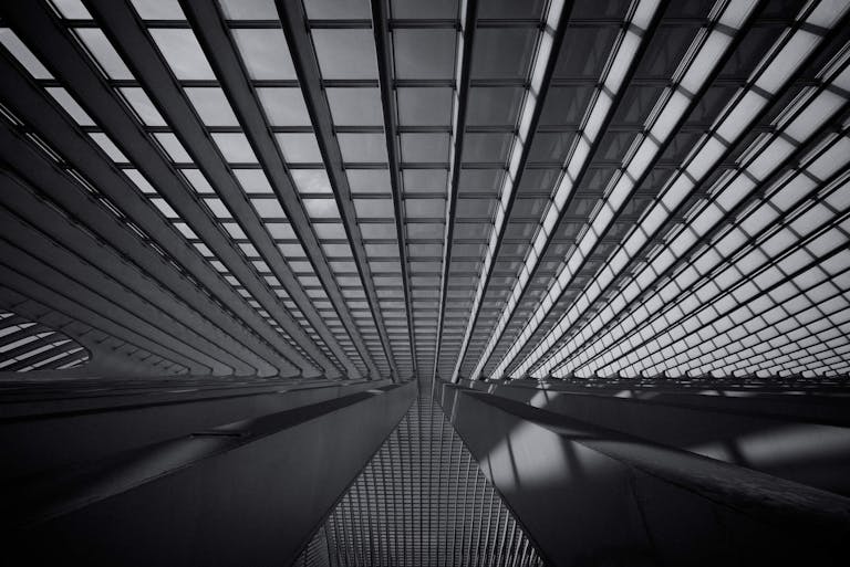 Somewhere in the Guillemins Station. Structure